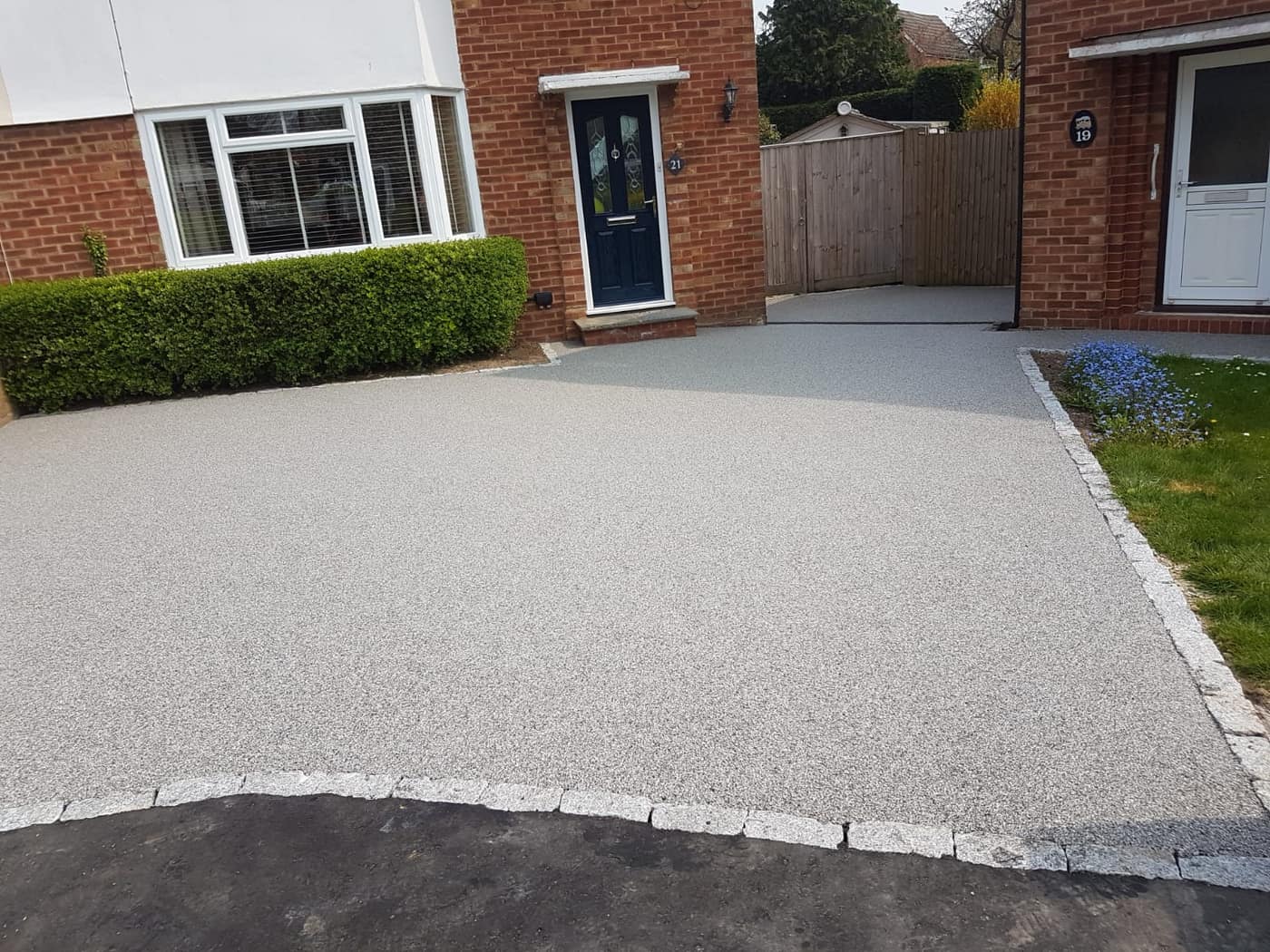Resin bound surface with block paving edge