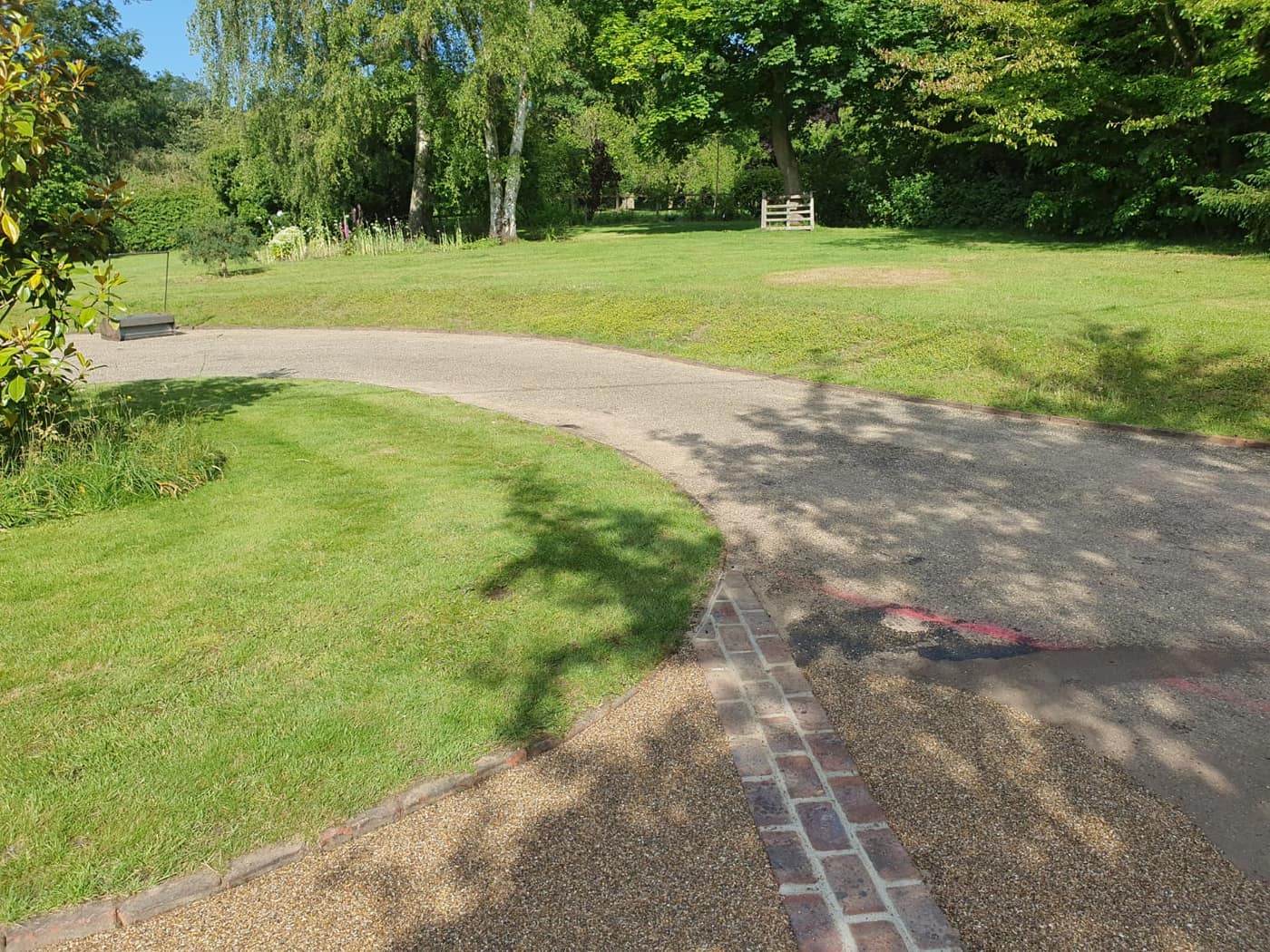 Large resin bound driveway with planted turning circle