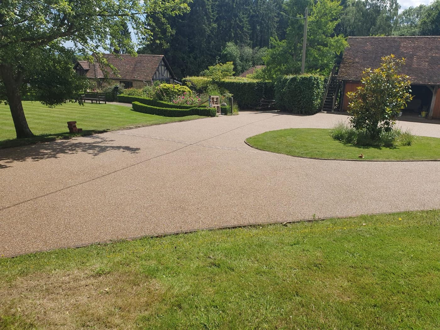 Large resin bound driveway with planted turning circle